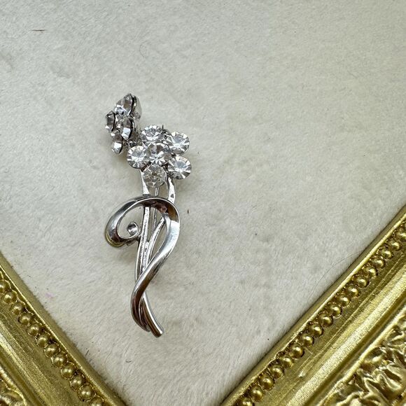 Flower Brooch With Rhinestones - Picture 9 of 10